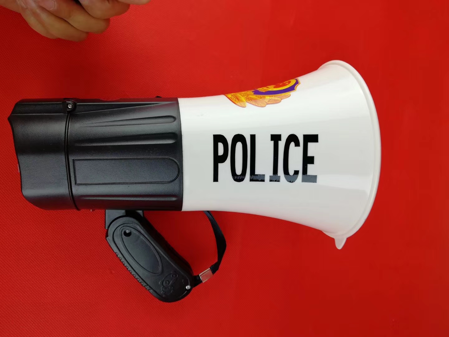 交警裝備廠家?guī)惴治鼋痪b備有哪些?